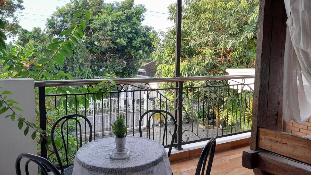 Surokarsan 9 House Yogyakarta Hotel Exterior foto