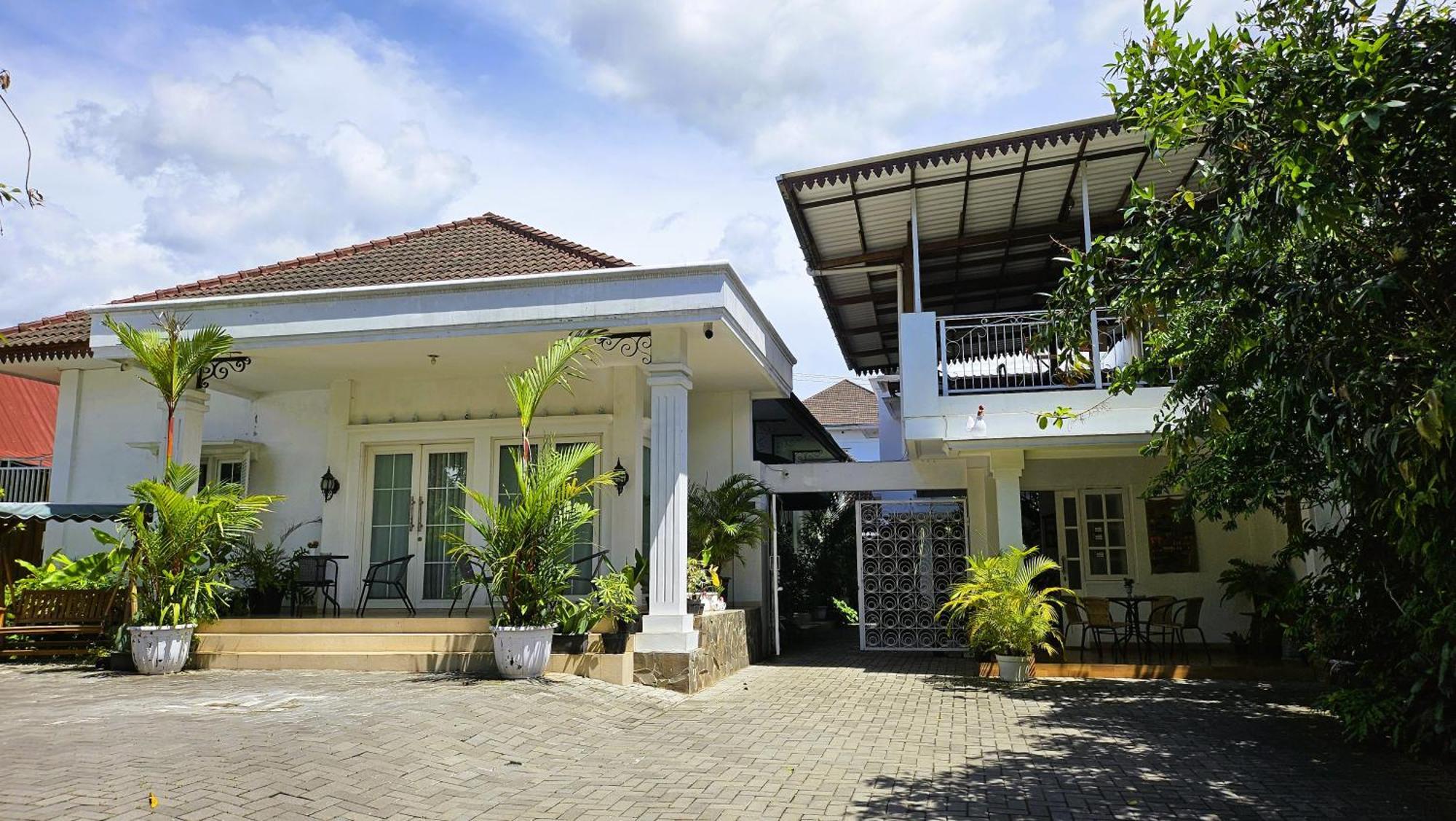 Surokarsan 9 House Yogyakarta Hotel Exterior foto