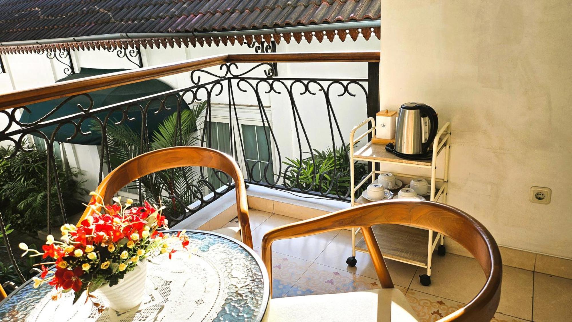 Surokarsan 9 House Yogyakarta Hotel Exterior foto